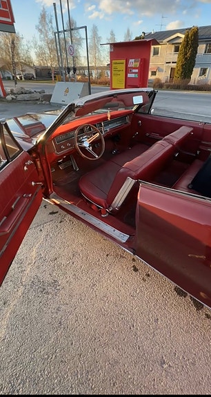 Pontiac Bonneville 8 of 8