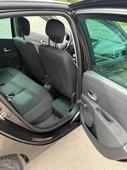 Renault Clio 8 of 9