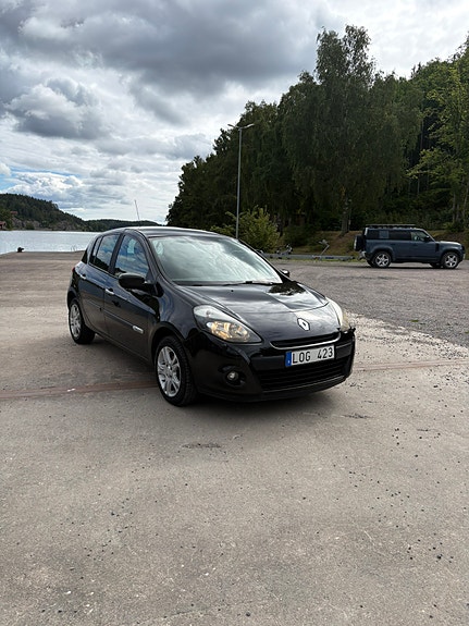 Renault Clio 2 of 9
