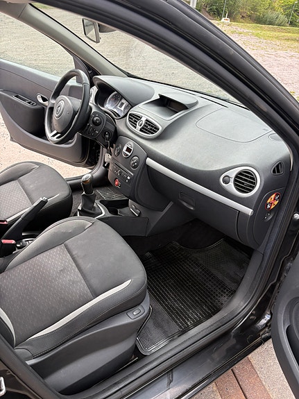 Renault Clio 6 of 9