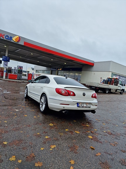 Volkswagen Passat CC 3 of 4