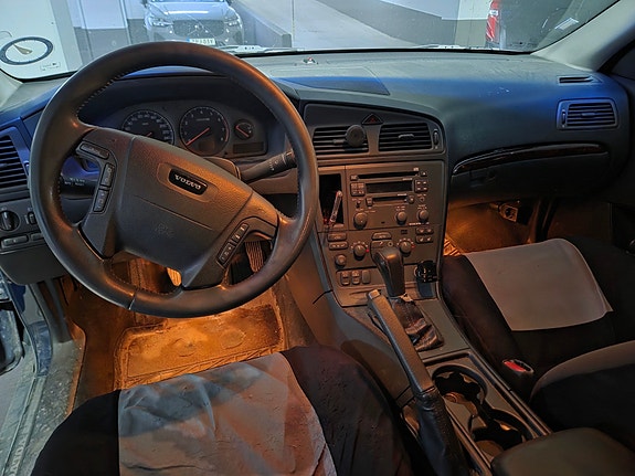 Volvo V70 3 of 4