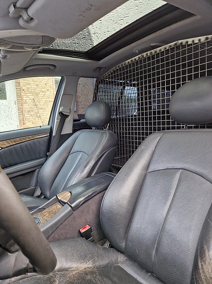 Mercedes-Benz E320 7 of 8