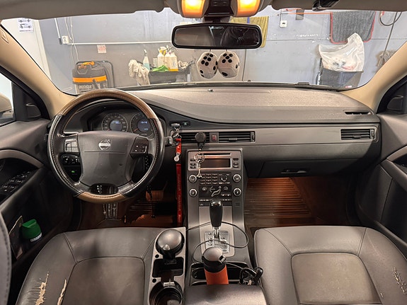 Volvo V70 8 of 10
