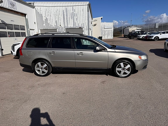 Volvo V70 2 of 10