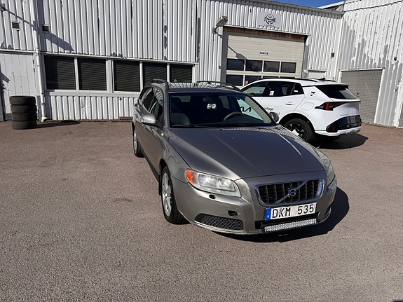 Volvo V70 3 of 10