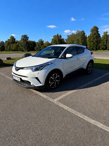 Toyota C-HR 4 of 6