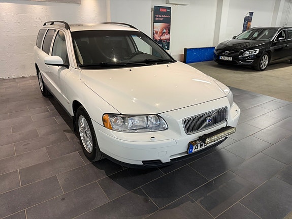 Volvo V70 2 of 16