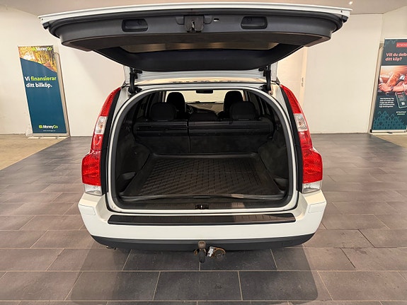 Volvo V70 7 of 16