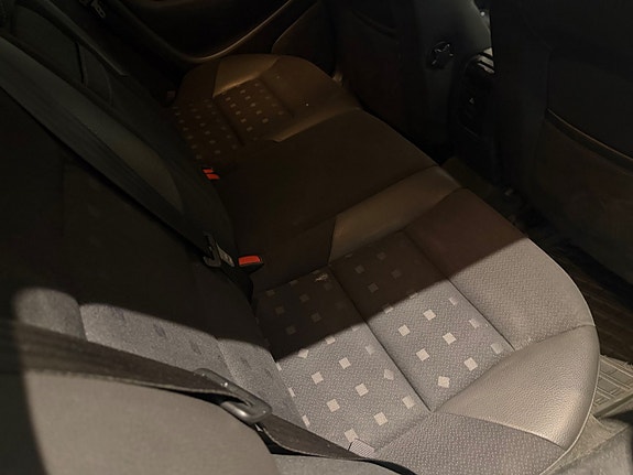 Volvo V70 12 of 16