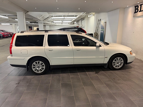 Volvo V70 8 of 16