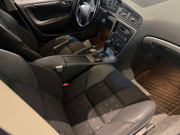 Volvo V70 11 of 16
