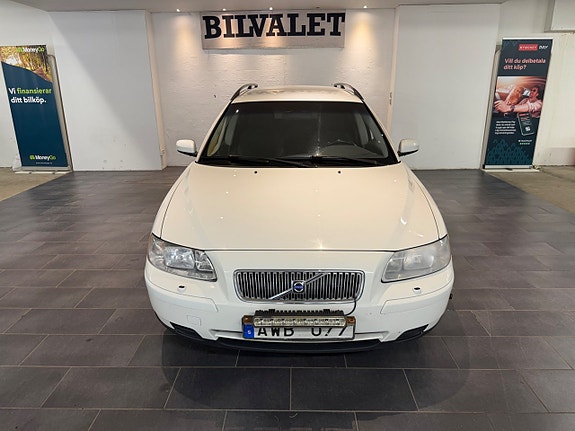 Volvo V70 3 of 16