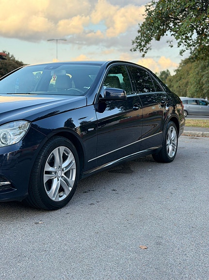 Mercedes-Benz E250 4 of 25