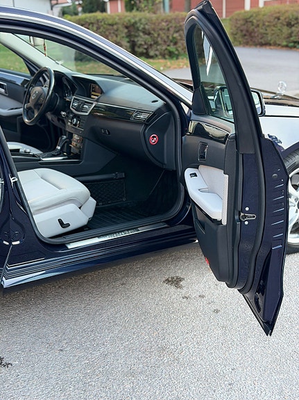 Mercedes-Benz E250 13 of 25