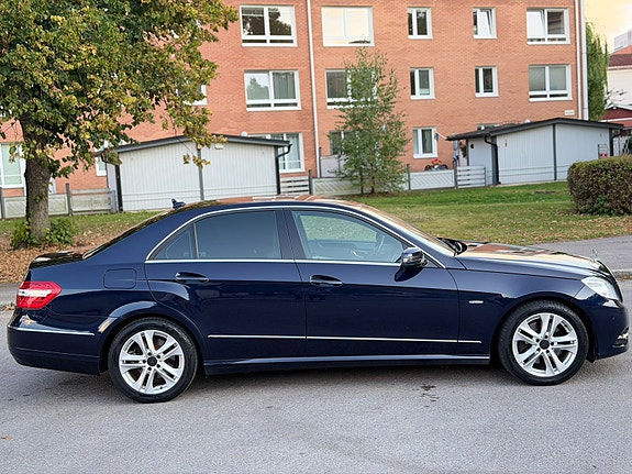 Mercedes-Benz E250 9 of 25