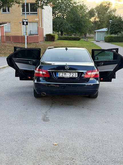 Mercedes-Benz E250 11 of 25