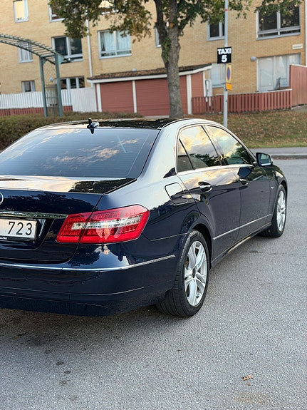 Mercedes-Benz E250 6 of 25