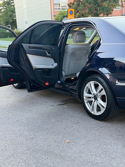 Mercedes-Benz E250 17 of 25