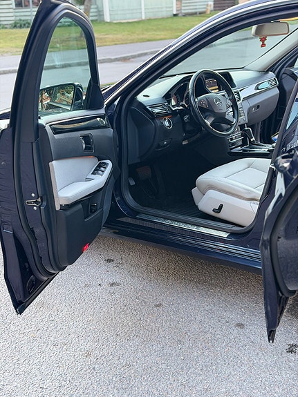 Mercedes-Benz E250 21 of 25