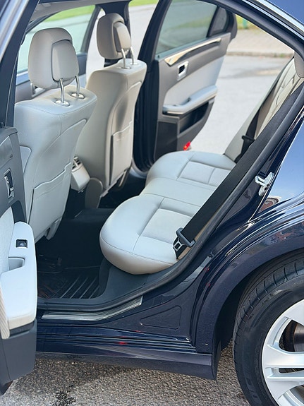 Mercedes-Benz E250 20 of 25