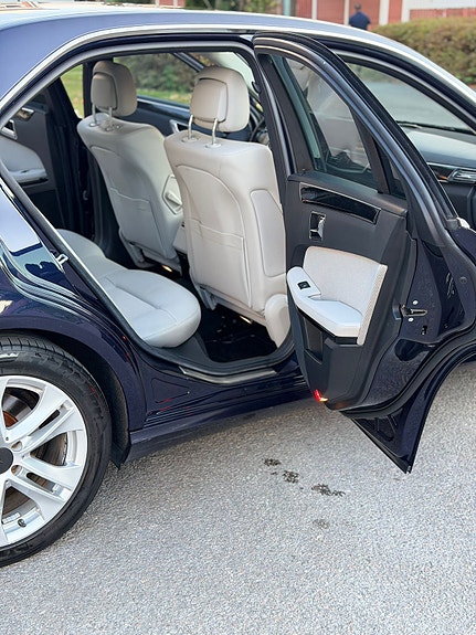 Mercedes-Benz E250 22 of 25