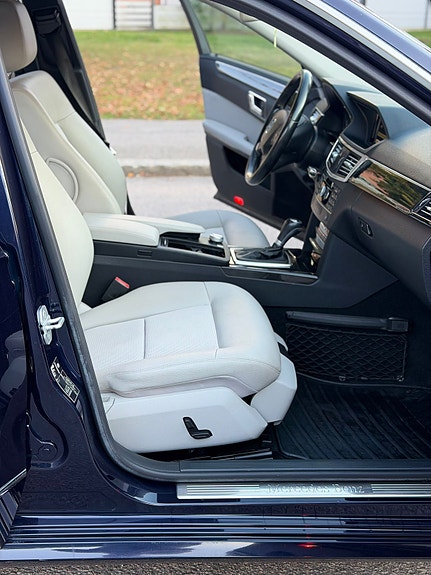 Mercedes-Benz E250 12 of 25