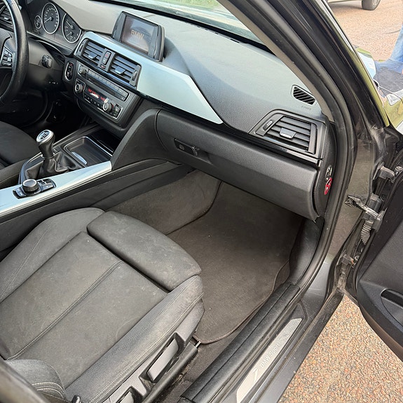 BMW 320d 20 of 25