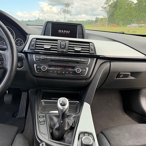 BMW 320d 3 of 25
