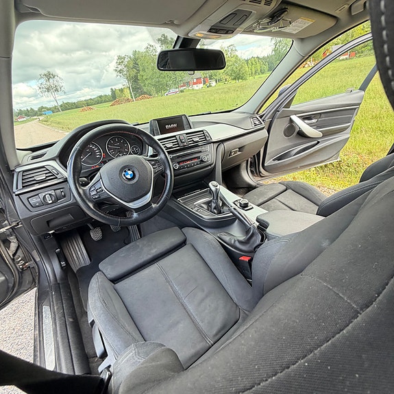 BMW 320d 5 of 25