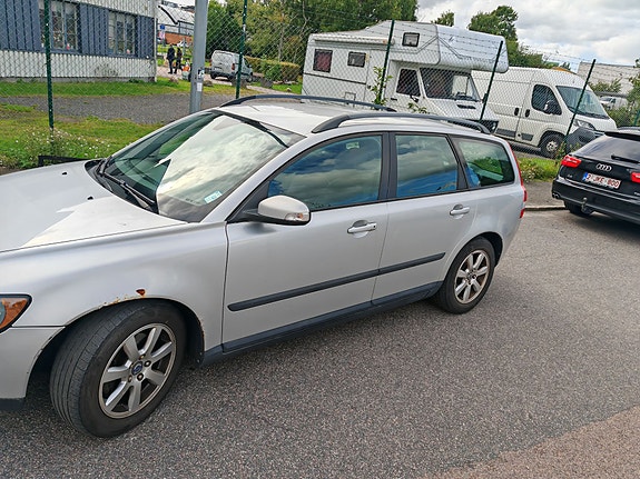 Volvo V50 3 of 6