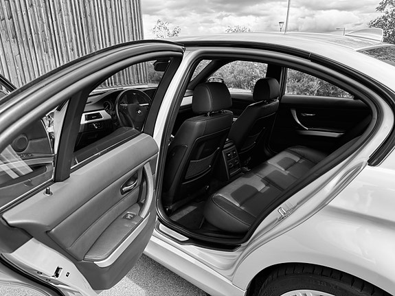 BMW 335i 4 of 6