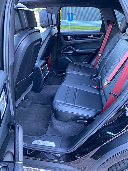 Porsche Cayenne 5 of 7