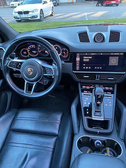 Porsche Cayenne 7 of 7