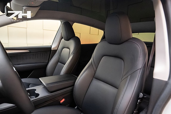 Tesla Model Y 15 of 19