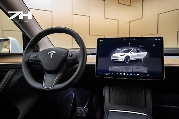 Tesla Model Y 12 of 19