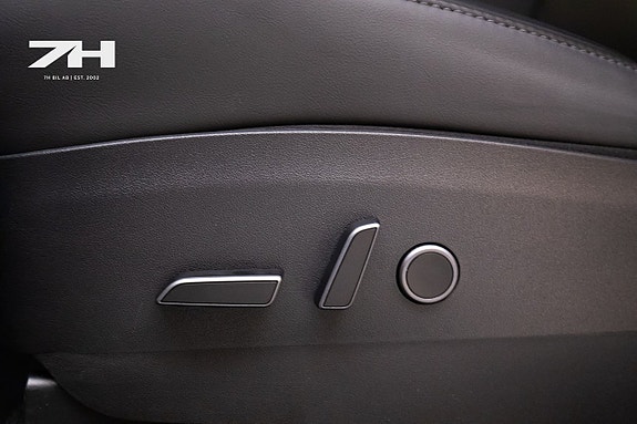 Tesla Model Y 16 of 19
