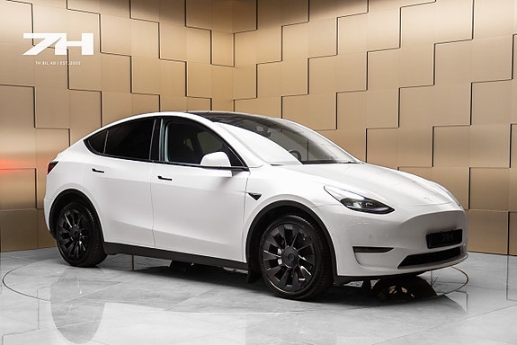 Tesla Model Y 7 of 19