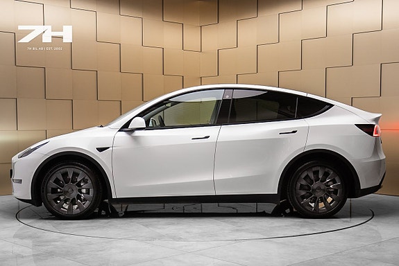 Tesla Model Y 2 of 19