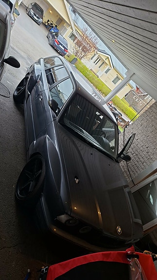 BMW 520i 2 of 8