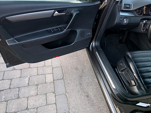 Volkswagen Passat 25 of 30