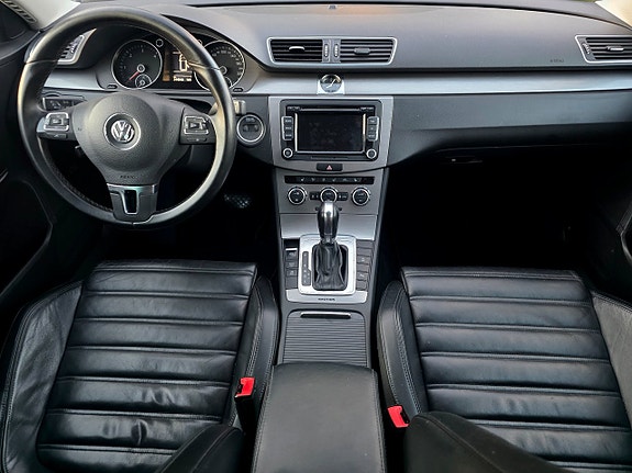 Volkswagen Passat 15 of 30