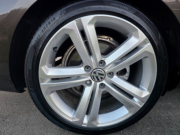 Volkswagen Passat 28 of 30