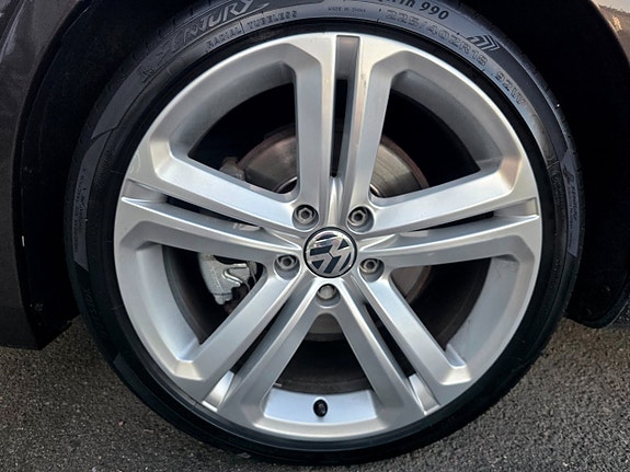 Volkswagen Passat 30 of 30