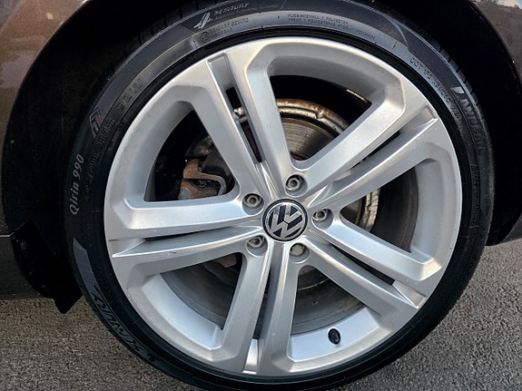 Volkswagen Passat 29 of 30