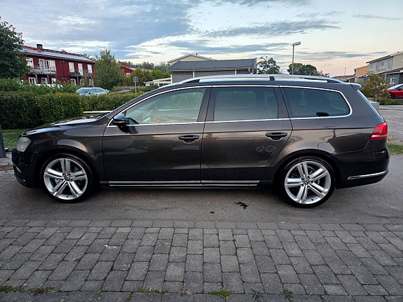 Volkswagen Passat 2 of 30