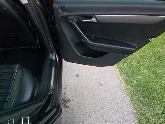 Volkswagen Passat 23 of 30
