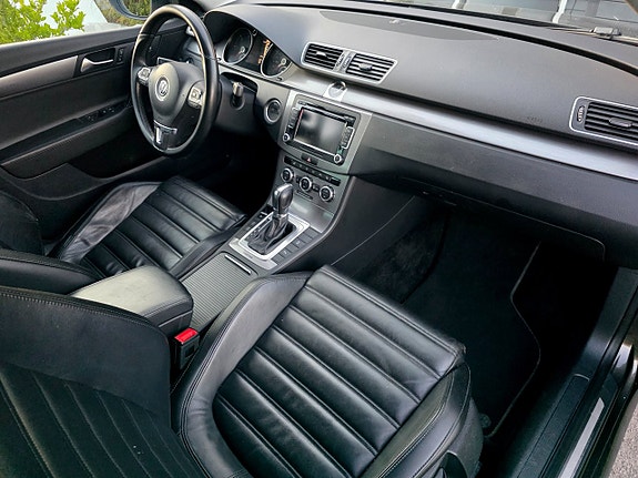 Volkswagen Passat 13 of 30
