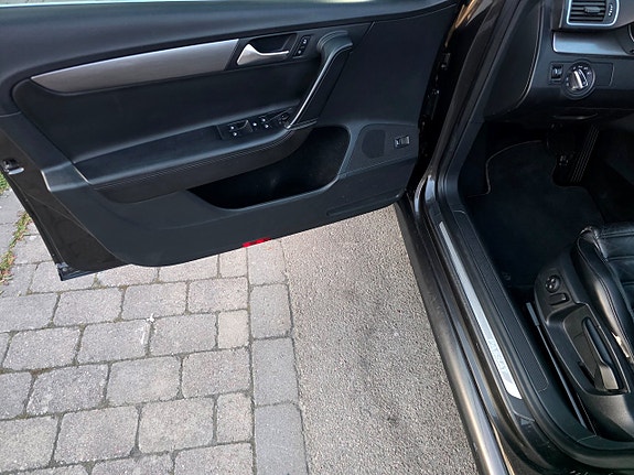 Volkswagen Passat 26 of 30