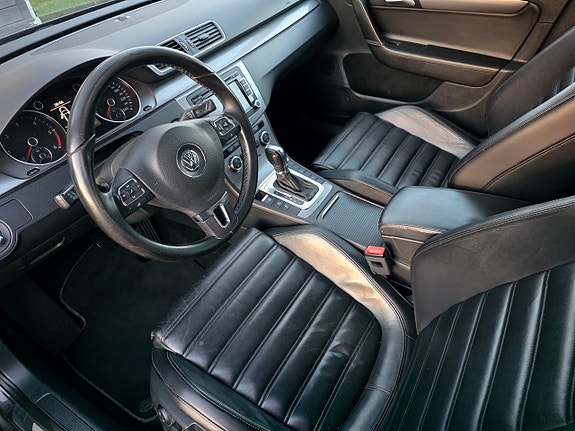 Volkswagen Passat 18 of 30